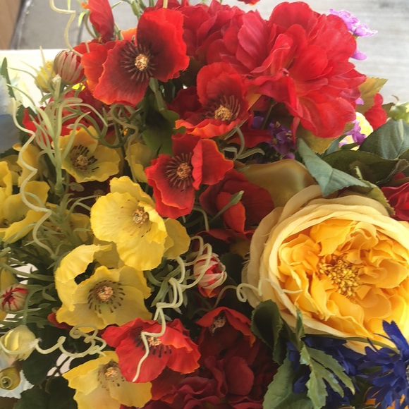 Bundle of many different faux silk flowers!  🌸 💐 - Picture 9 of 16